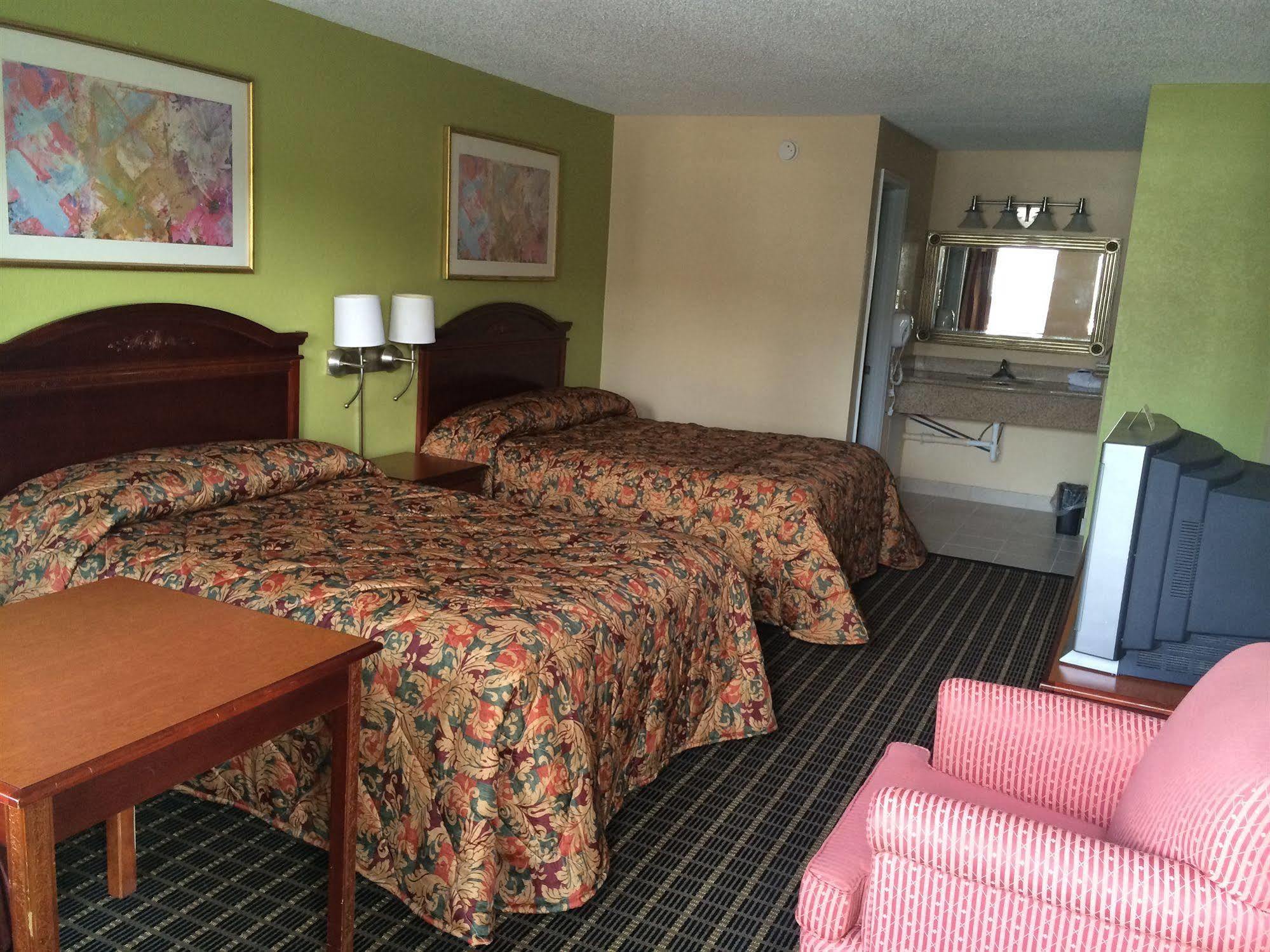 Newport News Inn Bagian luar foto